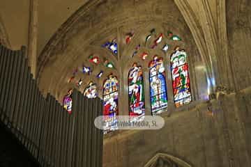 Vidrieras de la Catedral de Oviedo. Vidrieras en la Catedral de Oviedo