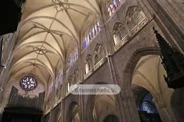 Vidrieras de la Catedral de Oviedo. Vidrieras en la Catedral de Oviedo