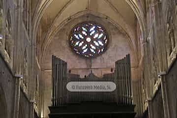Vidrieras de la Catedral de Oviedo. Vidrieras en la Catedral de Oviedo