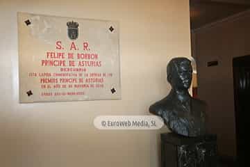 Escultura del Príncipe de Asturias en el Teatro Campoamor