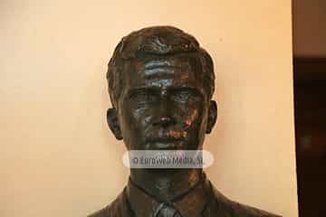 Escultura del Príncipe de Asturias en el Teatro Campoamor