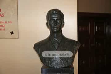 Escultura del Príncipe de Asturias en el Teatro Campoamor