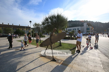Escultura «Reconocimiento a Félix Cueto y las personas pioneras del surf»