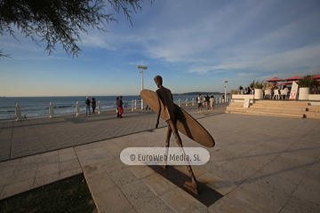 Escultura «Reconocimiento a Félix Cueto y las personas pioneras del surf»