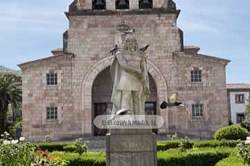 Escultura «Rey Don Pelayo, primer Rey de España»