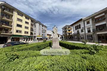 Escultura «Rey Don Pelayo, primer Rey de España»