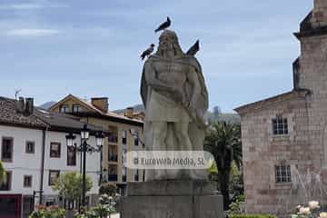 Escultura «Rey Don Pelayo, primer Rey de España»