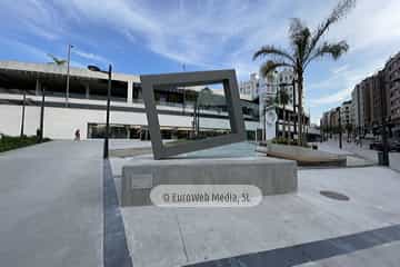 Escultura «Equilibrio y Transparencia»