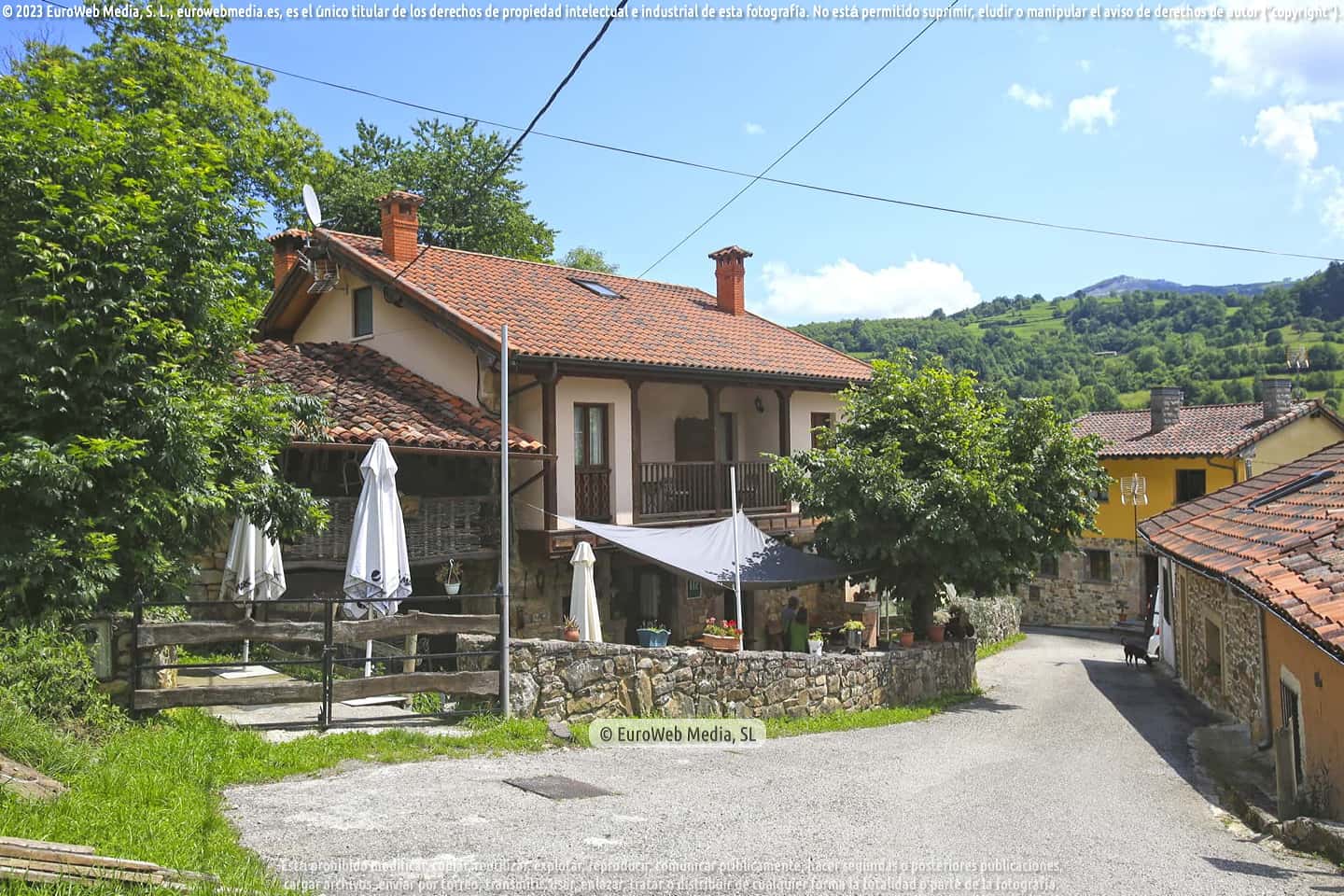 Exteriores. Casa de comidas Casa Lao